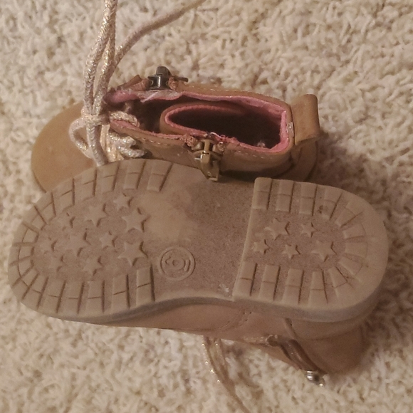 Boots, easy on with zipper side, light pink laces 💗 - Picture 3 of 4